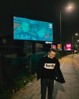 it’s not north london i came from but it’s north london that made me 🌃

turns out I work a cool day job that not only my supports me in my creative projects but one that offered me screen space in the exact place I shot the cover for the single. I’m meta and mega 👀

🌚
🌚
🌚

#digitaladvertising #ooh #songwriter #producer #producerlife #indieartist #newartist #neasden #london #northcircular #nwlondon #northlondon #musicartist #musician #queerartist #queermusician #pinchme
